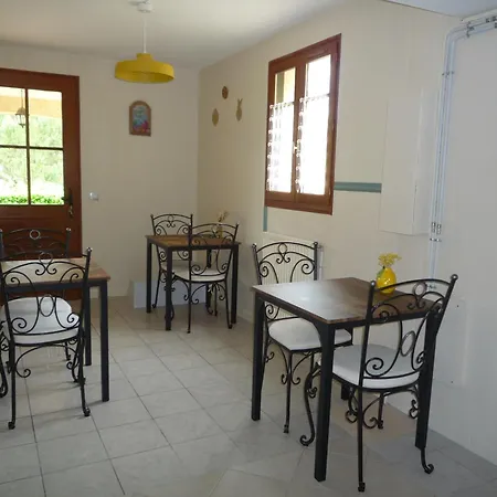 Maison Du Pech Bed & Breakfast 3*